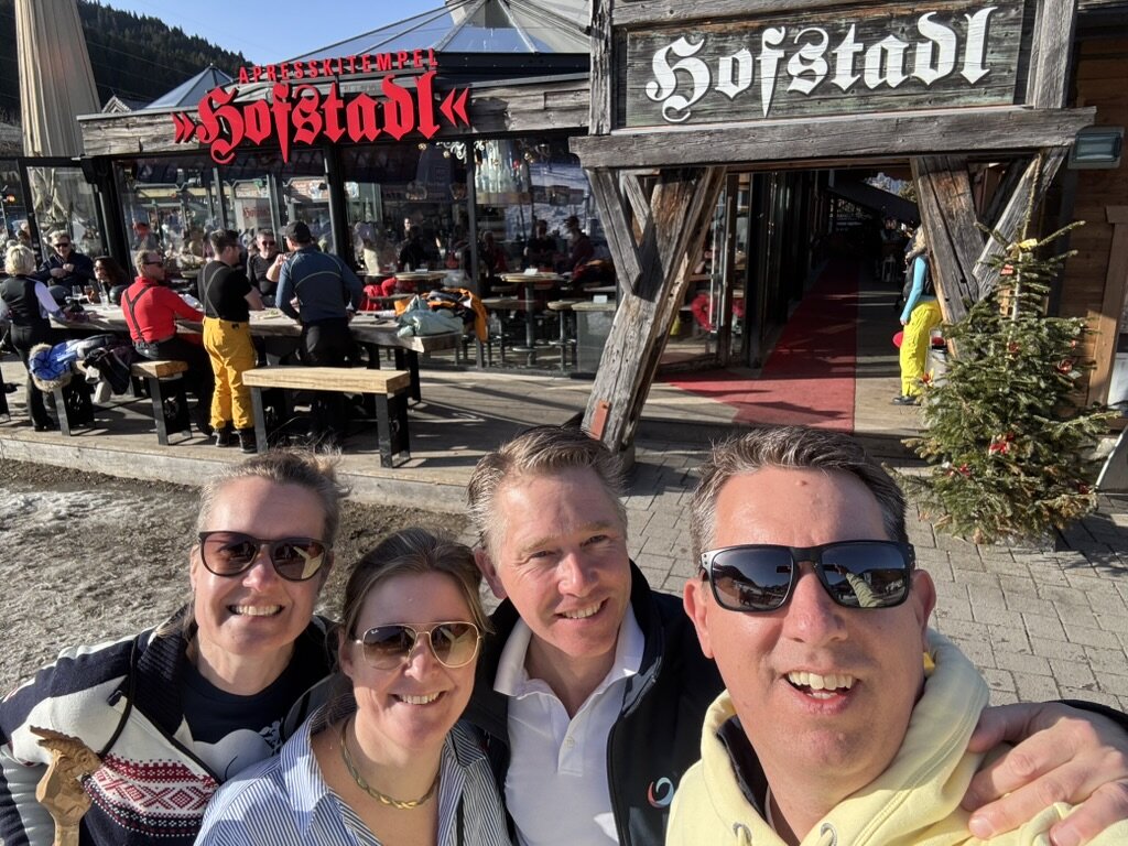 RAYA-leden bij apres-ski tempel Hofstadl in Flachau