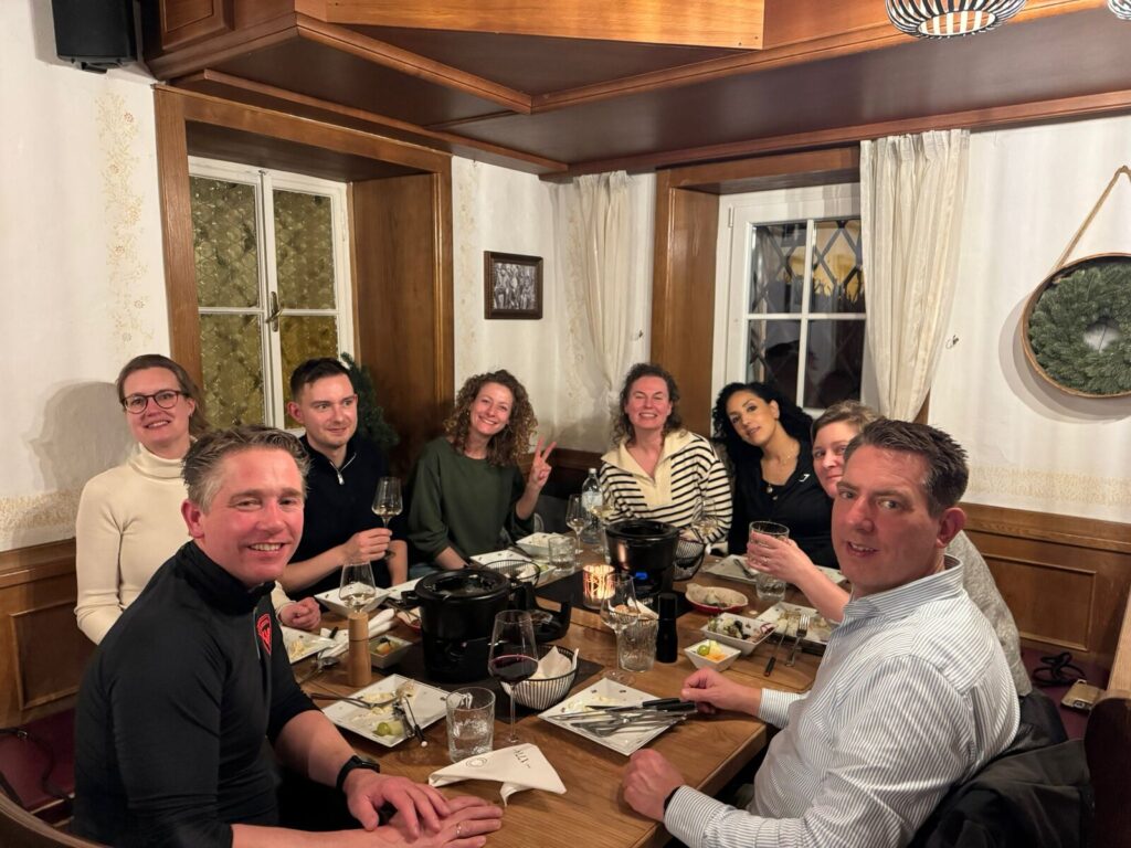 Welkomstdiner van RAYA op zondagavond 1 maart in een traditioneel Oostenrijks restaurant in Flachau